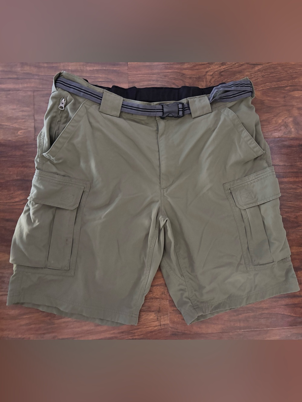 Duluth Trading Co Cargo Shorts with Belt